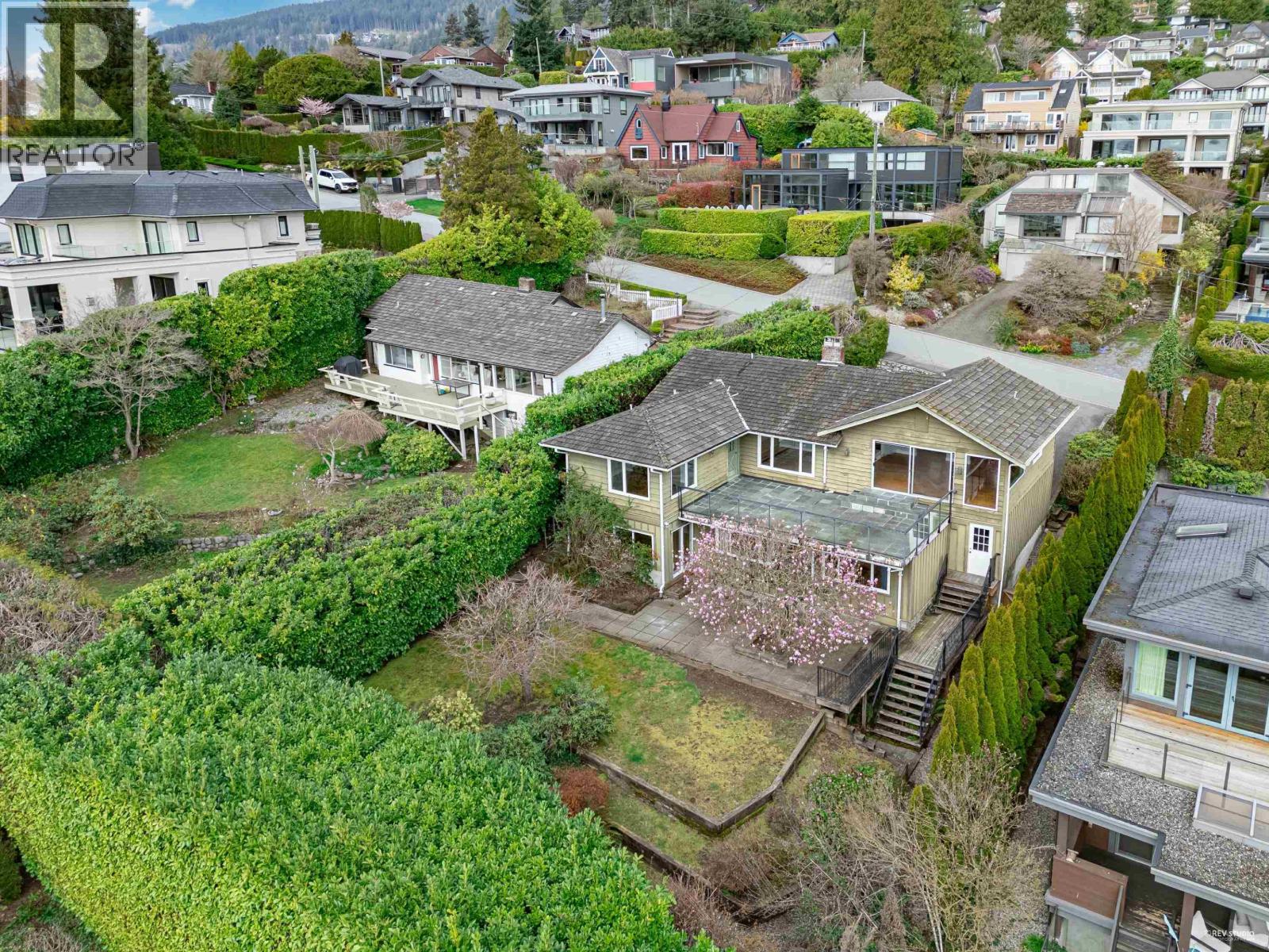 2558 Mathers Avenue, West Vancouver, British Columbia  V7V 2J1 - Photo 36 - R3043419