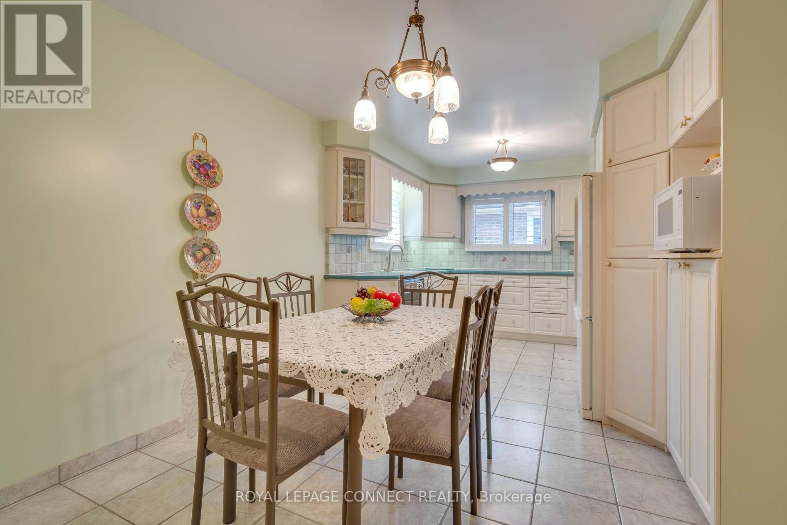 17 Altair Avenue, Toronto, Ontario  M1W 2R1 - Photo 11 - E12377192