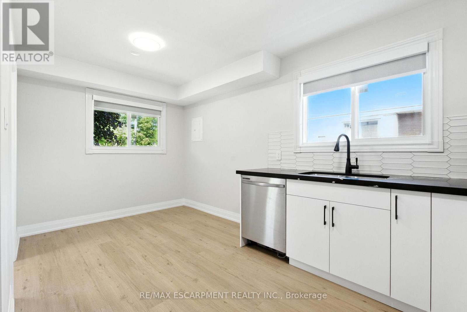 A - 929 Upper Ottawa Street, Hamilton, Ontario  L8T 3V6 - Photo 4 - X12379223