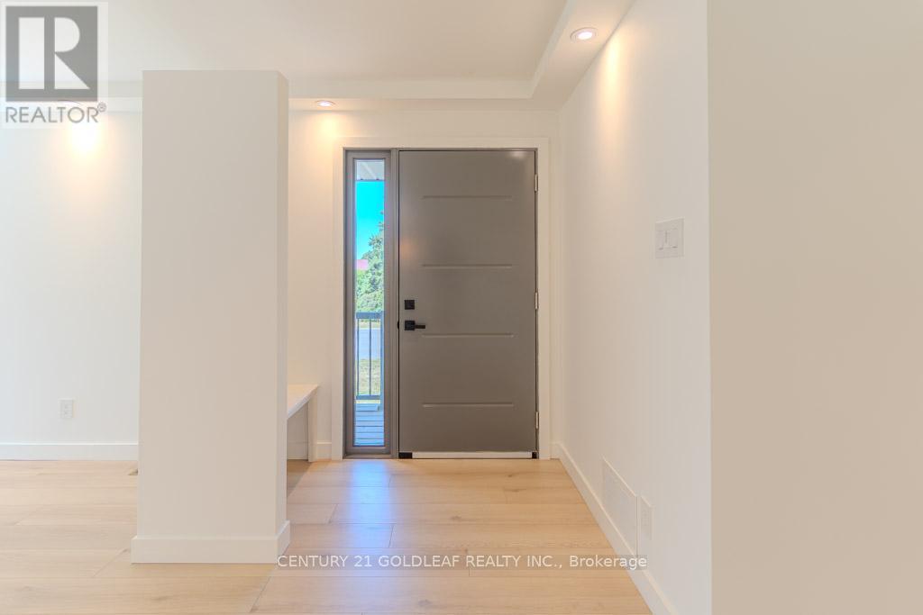29 Crownhill Street, Ottawa, Ontario  K1J 7K3 - Photo 3 - X12379275