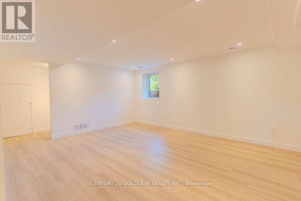 29 Crownhill Street, Ottawa, Ontario  K1J 7K3 - Photo 31 - X12379275