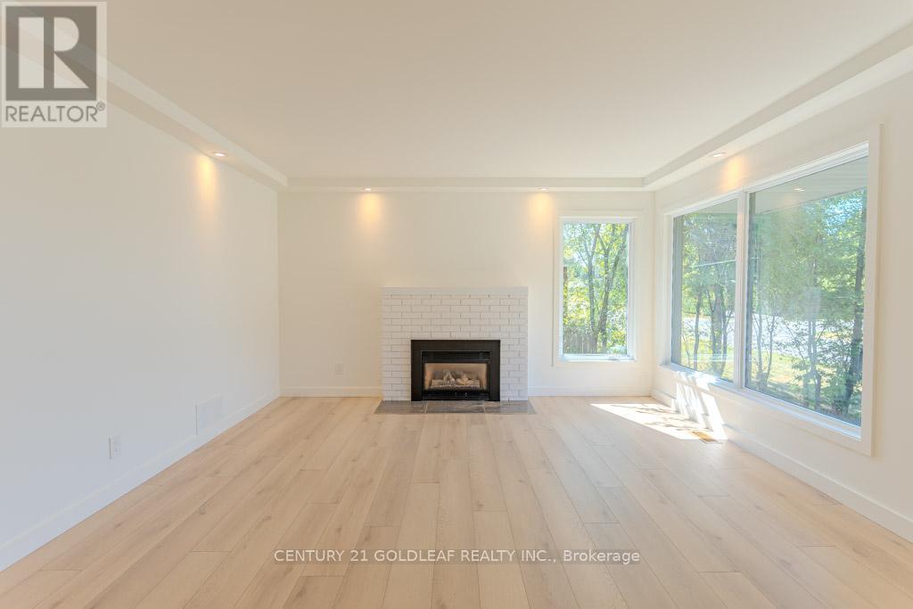 29 Crownhill Street, Ottawa, Ontario  K1J 7K3 - Photo 6 - X12379275