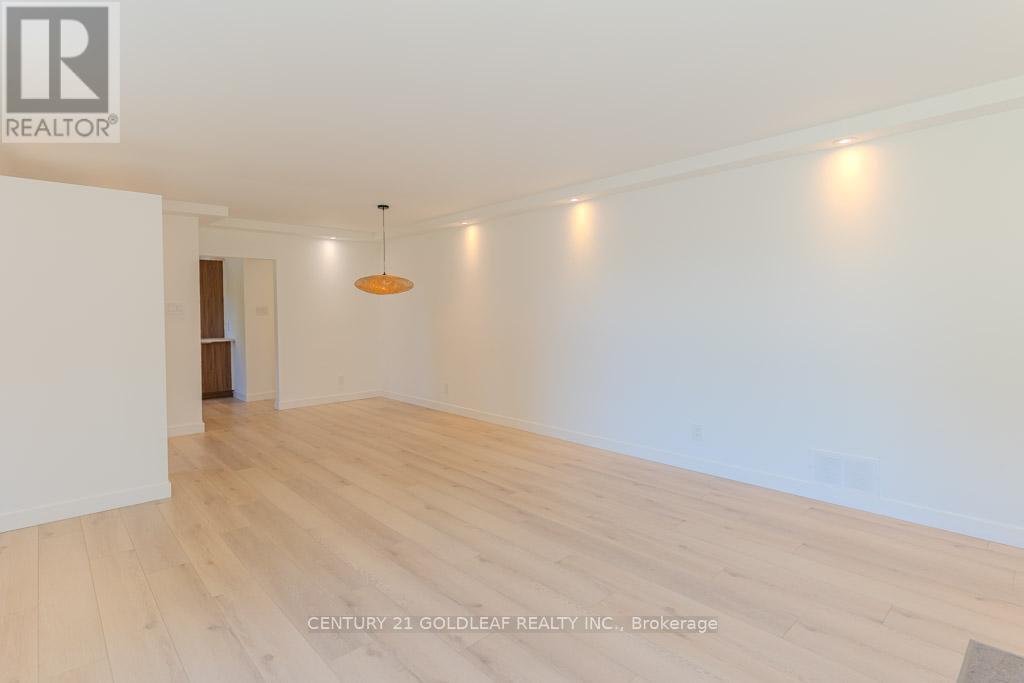 29 Crownhill Street, Ottawa, Ontario  K1J 7K3 - Photo 9 - X12379275