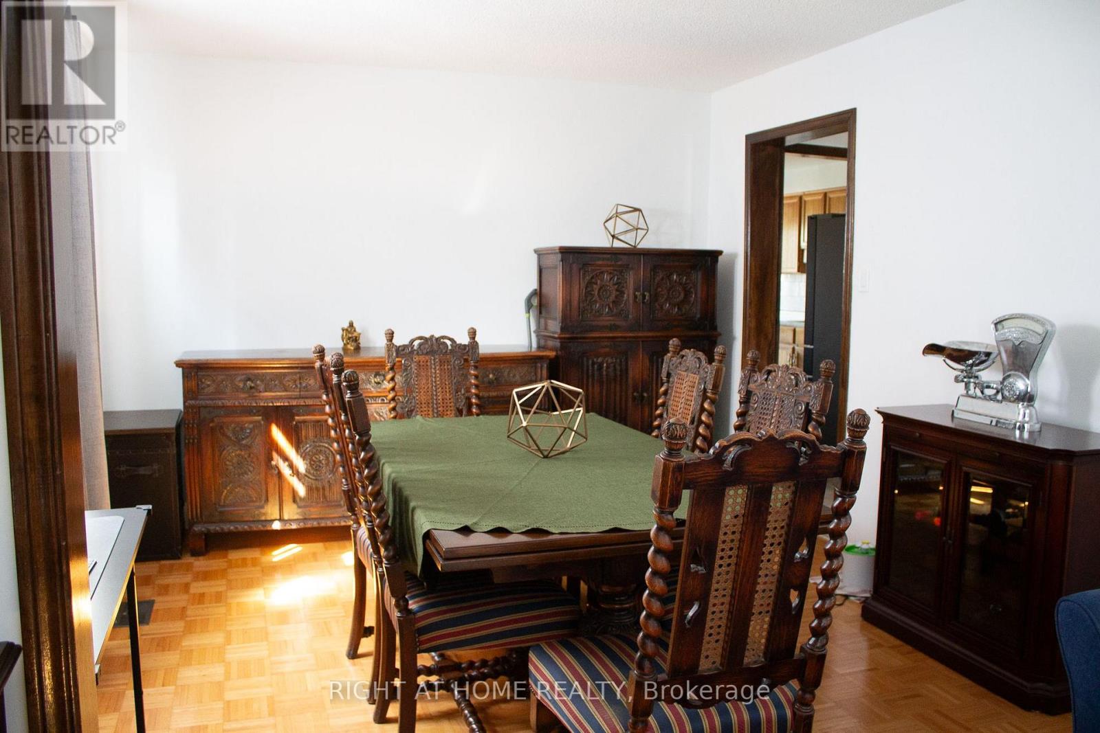 8 Terra Road W, Vaughan, Ontario L4L 3J5 - Photo 10 - N12379267