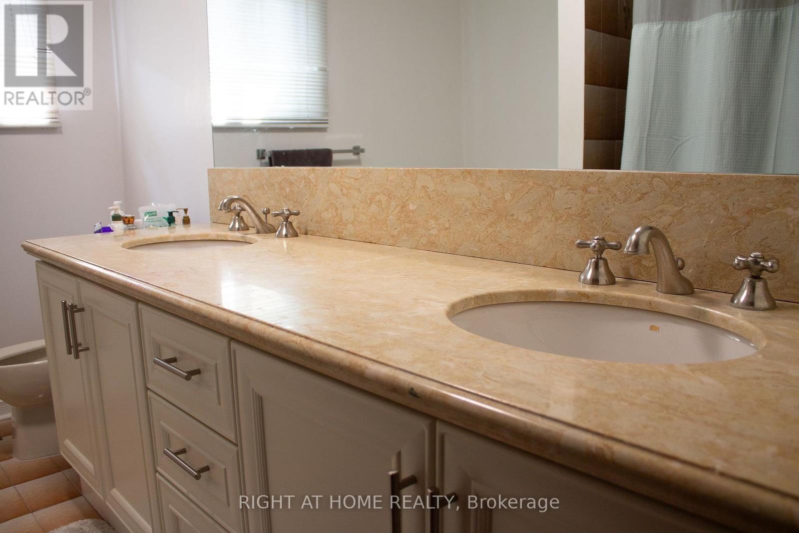 8 Terra Road W, Vaughan, Ontario L4L 3J5 - Photo 19 - N12379267