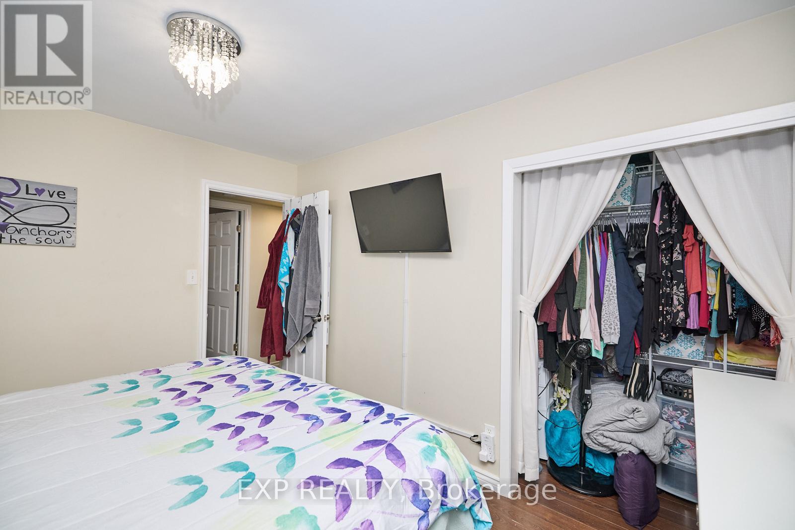 42 Louth Street, St. Catharines (Western Hill), Ontario  L2S 2T4 - Photo 14 - X12379256