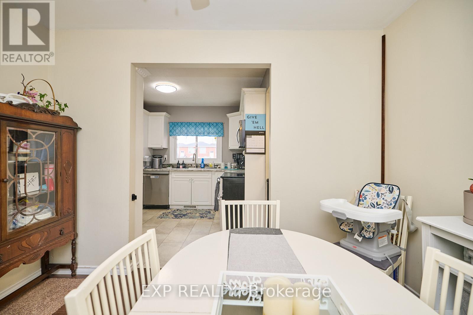 42 Louth Street, St. Catharines (Western Hill), Ontario  L2S 2T4 - Photo 18 - X12379256