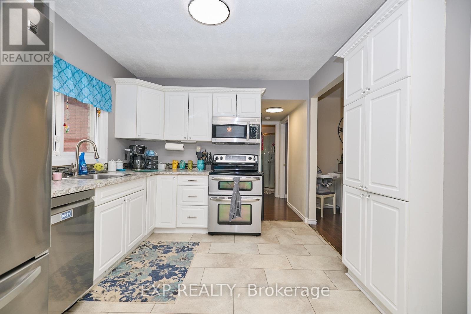 42 Louth Street, St. Catharines (Western Hill), Ontario  L2S 2T4 - Photo 6 - X12379256
