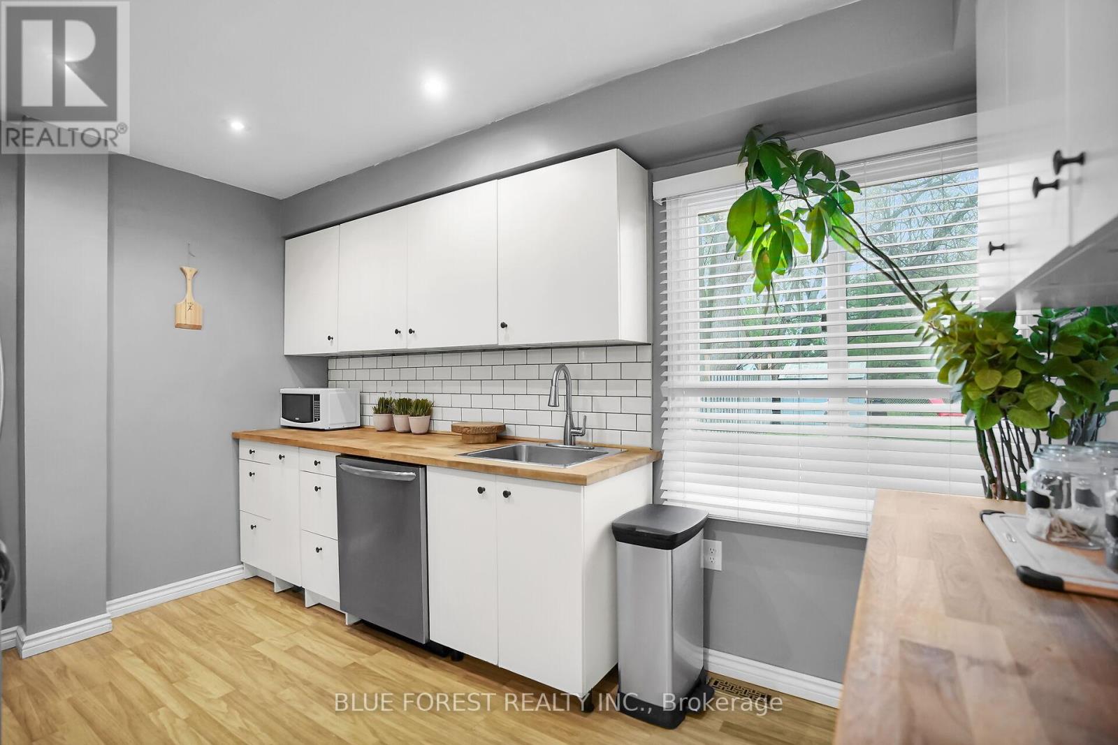 9 Ardsley Road, London North, Ontario  N6G 2W3 - Photo 11 - X12379295