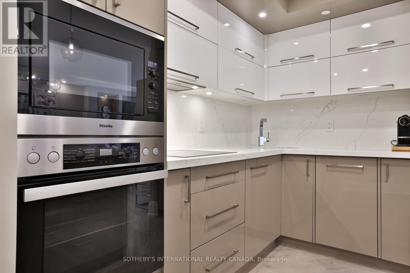 301 - 235 St Clair Avenue W, Toronto, Ontario  M4V 1R4 - Photo 20 - C12379273