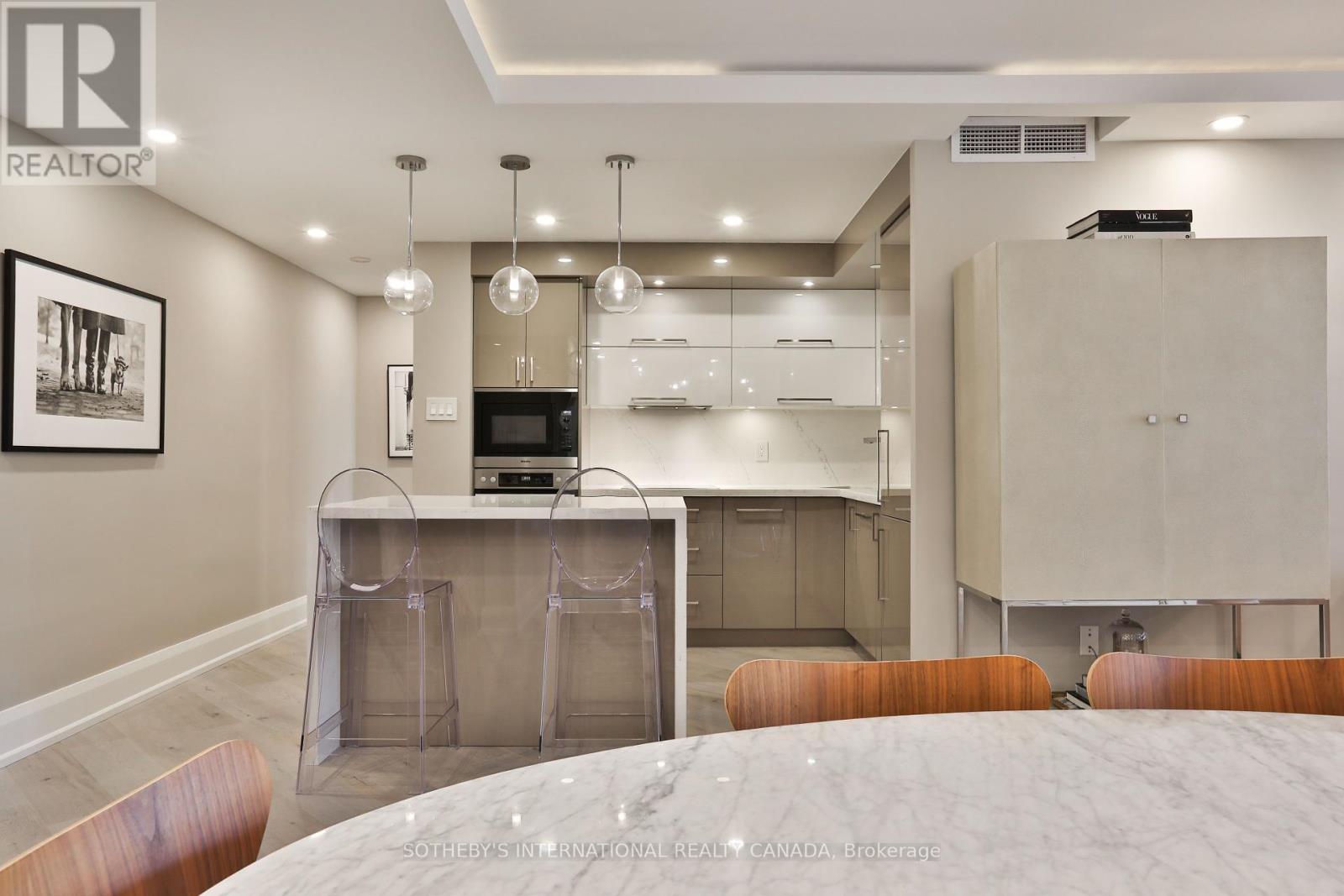 301 - 235 St Clair Avenue W, Toronto, Ontario  M4V 1R4 - Photo 6 - C12379273
