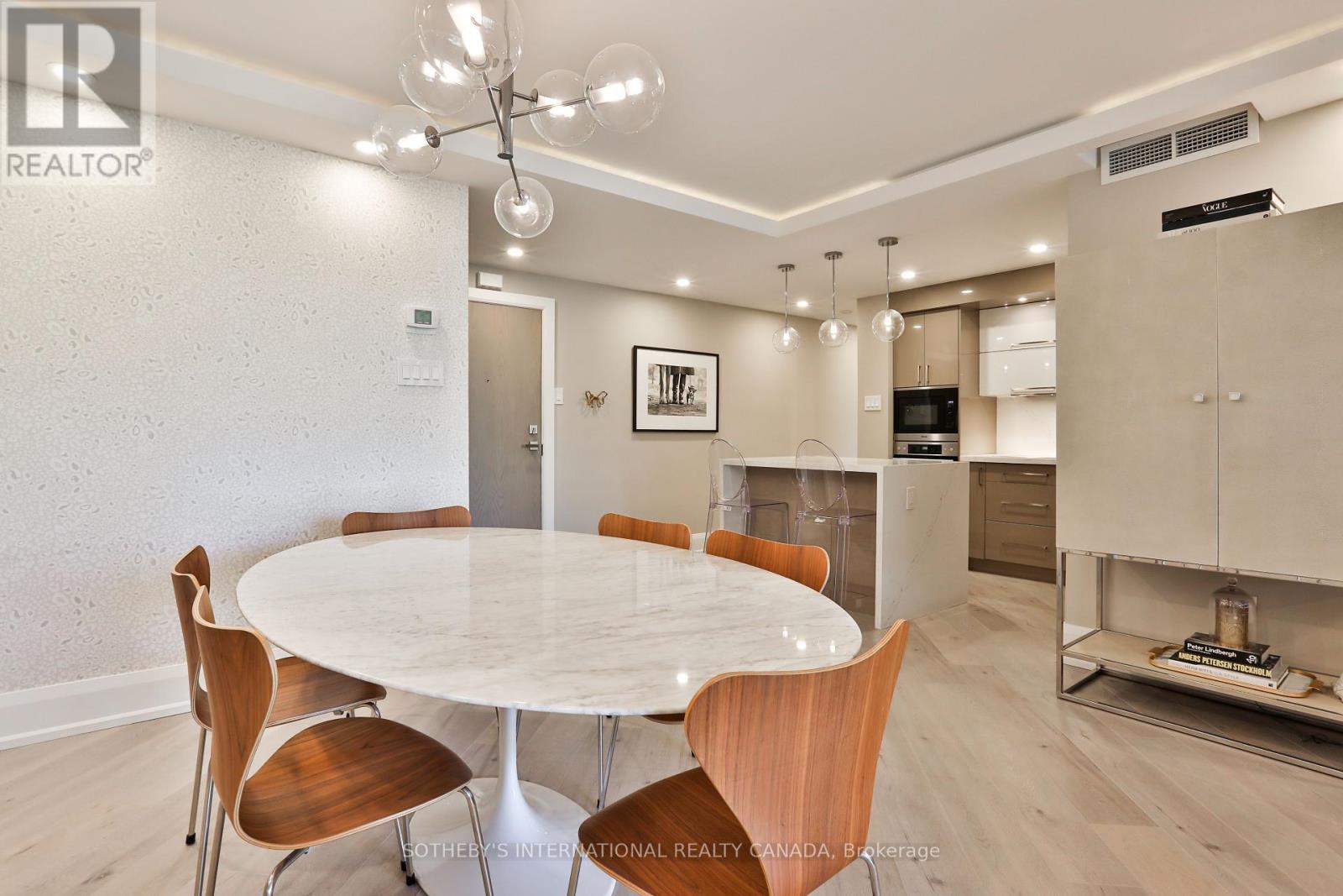 301 - 235 St Clair Avenue W, Toronto, Ontario  M4V 1R4 - Photo 7 - C12379273