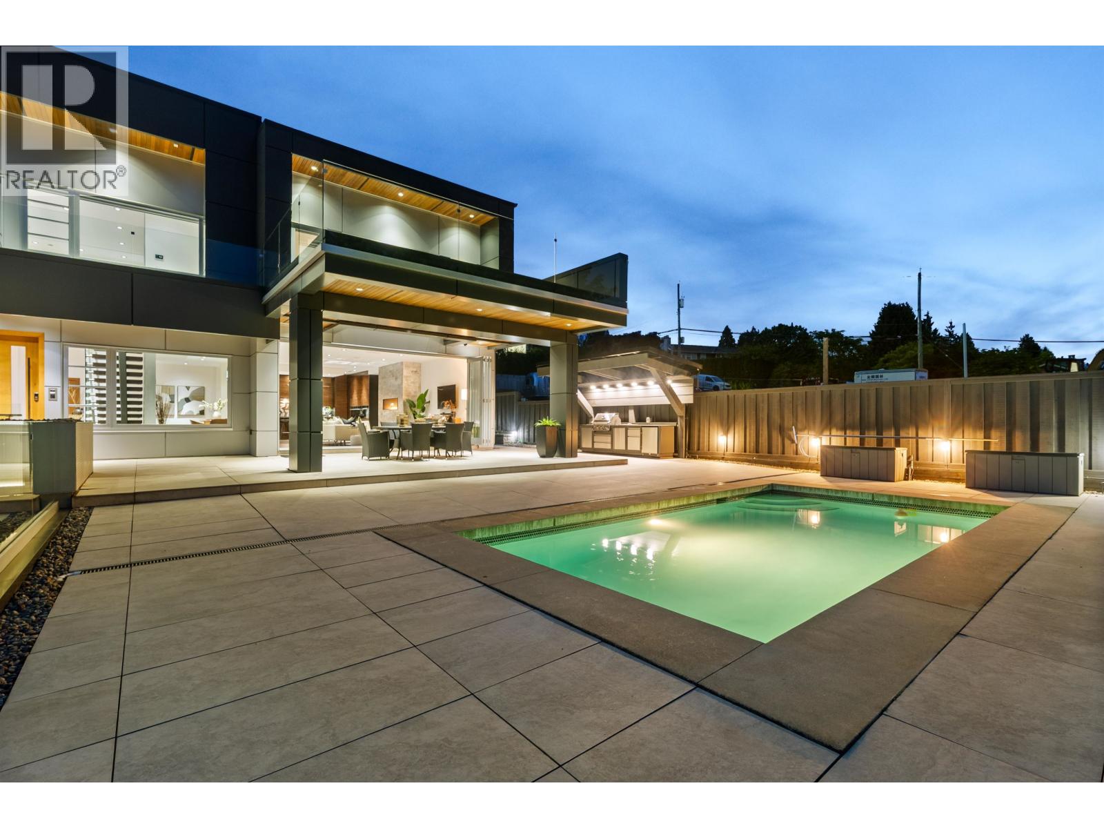Property at 1265 QUEENS AVENUE image 2
