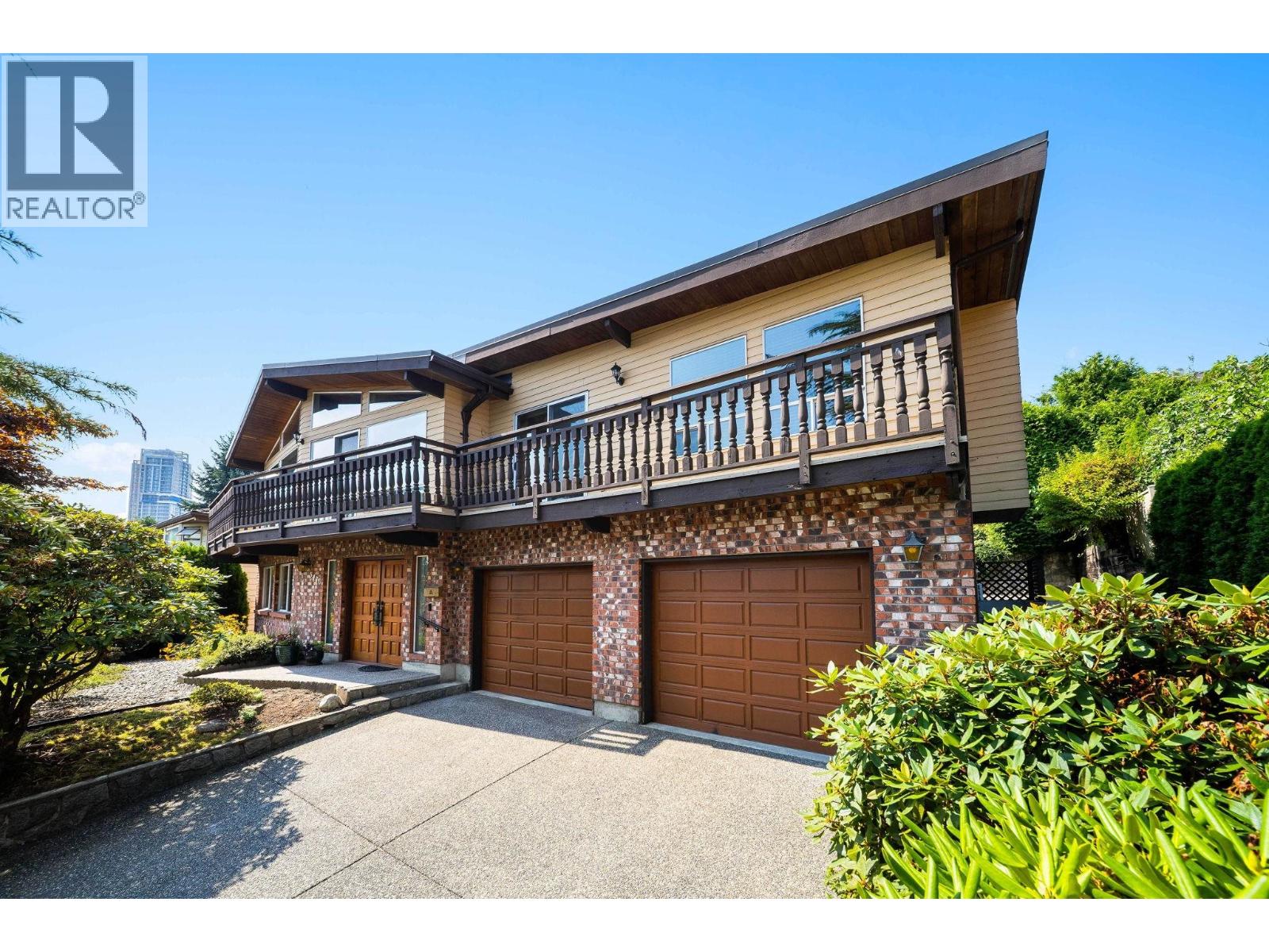 5470 Braelawn Drive, Burnaby, British Columbia  V5B 4R7 - Photo 2 - R3043418