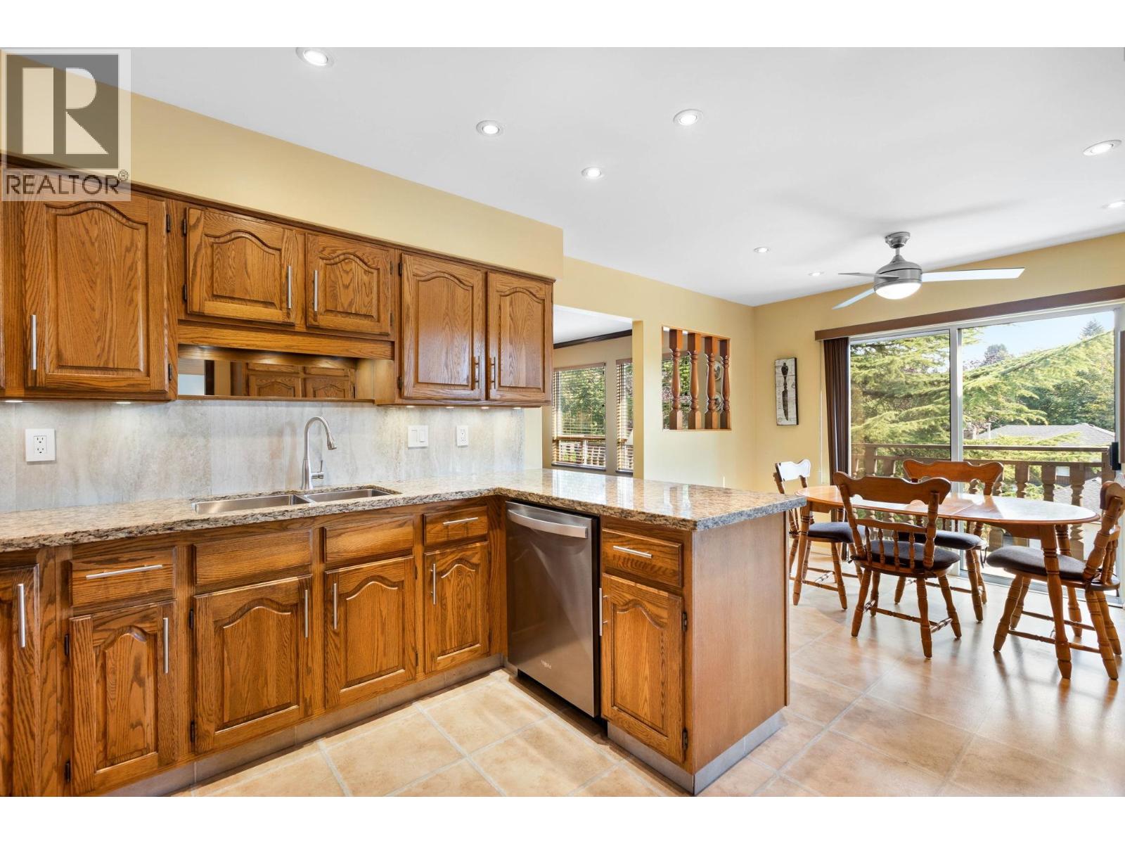 5470 Braelawn Drive, Burnaby, British Columbia  V5B 4R7 - Photo 10 - R3043418
