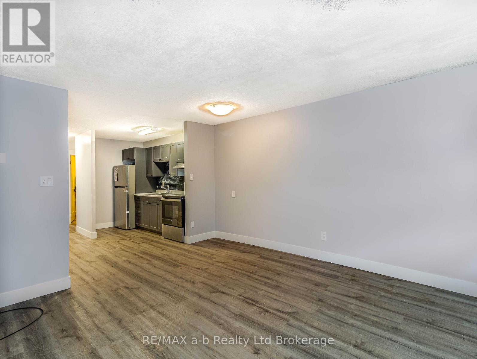 12 Victor Street, London South, Ontario  N6C 1B7 - Photo 6 - X12333691