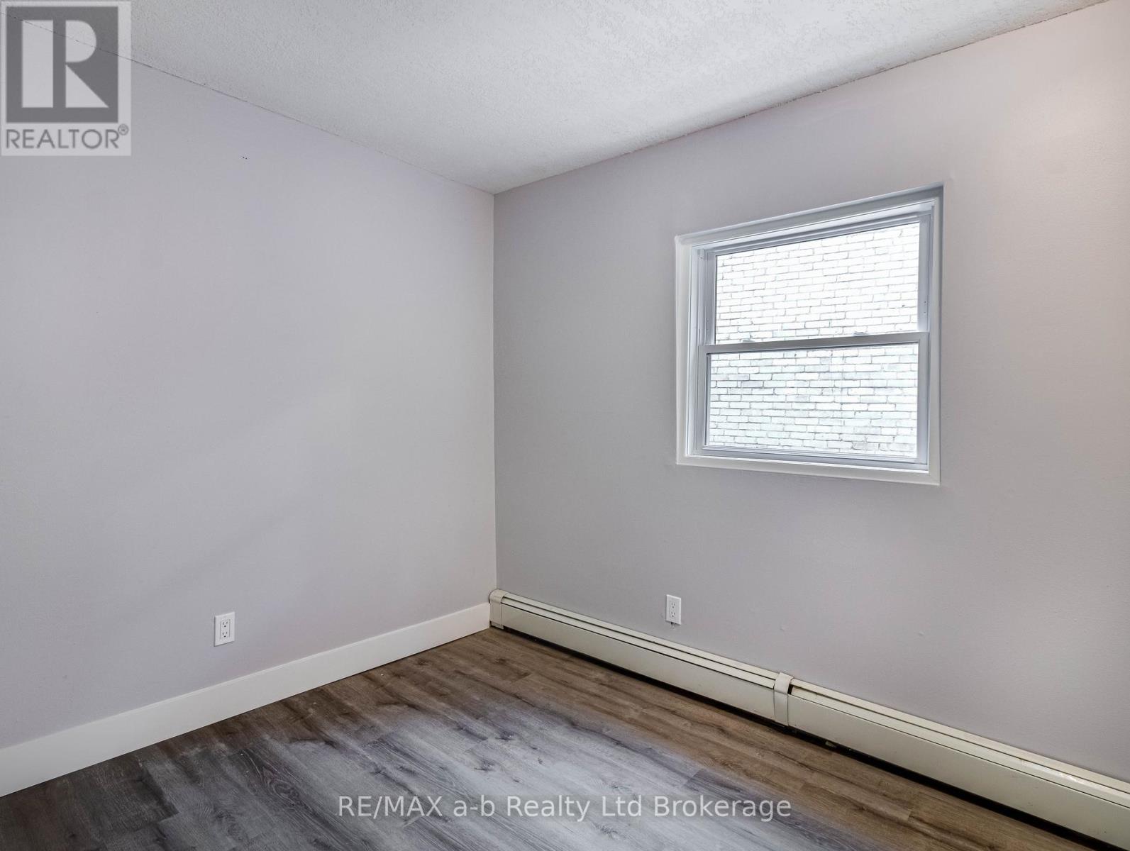 12 Victor Street, London South, Ontario  N6C 1B7 - Photo 11 - X12333691