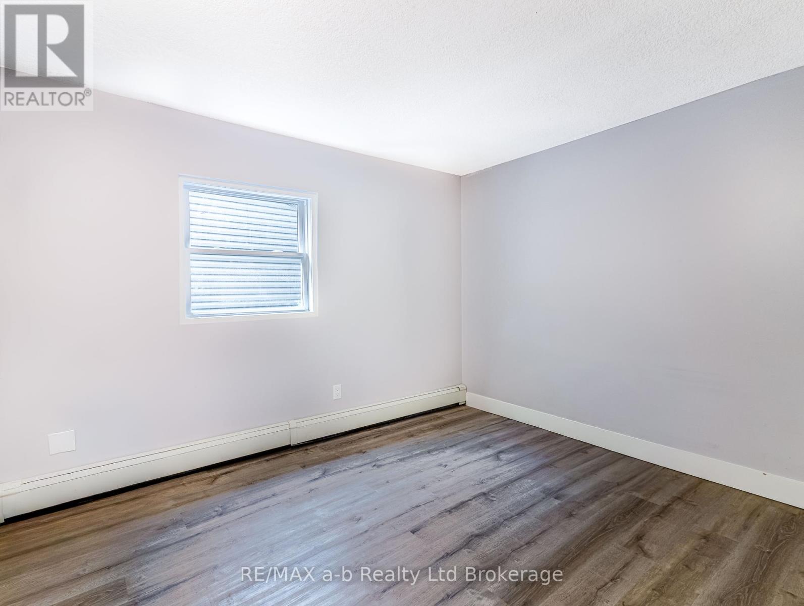 12 Victor Street, London South, Ontario  N6C 1B7 - Photo 9 - X12333691