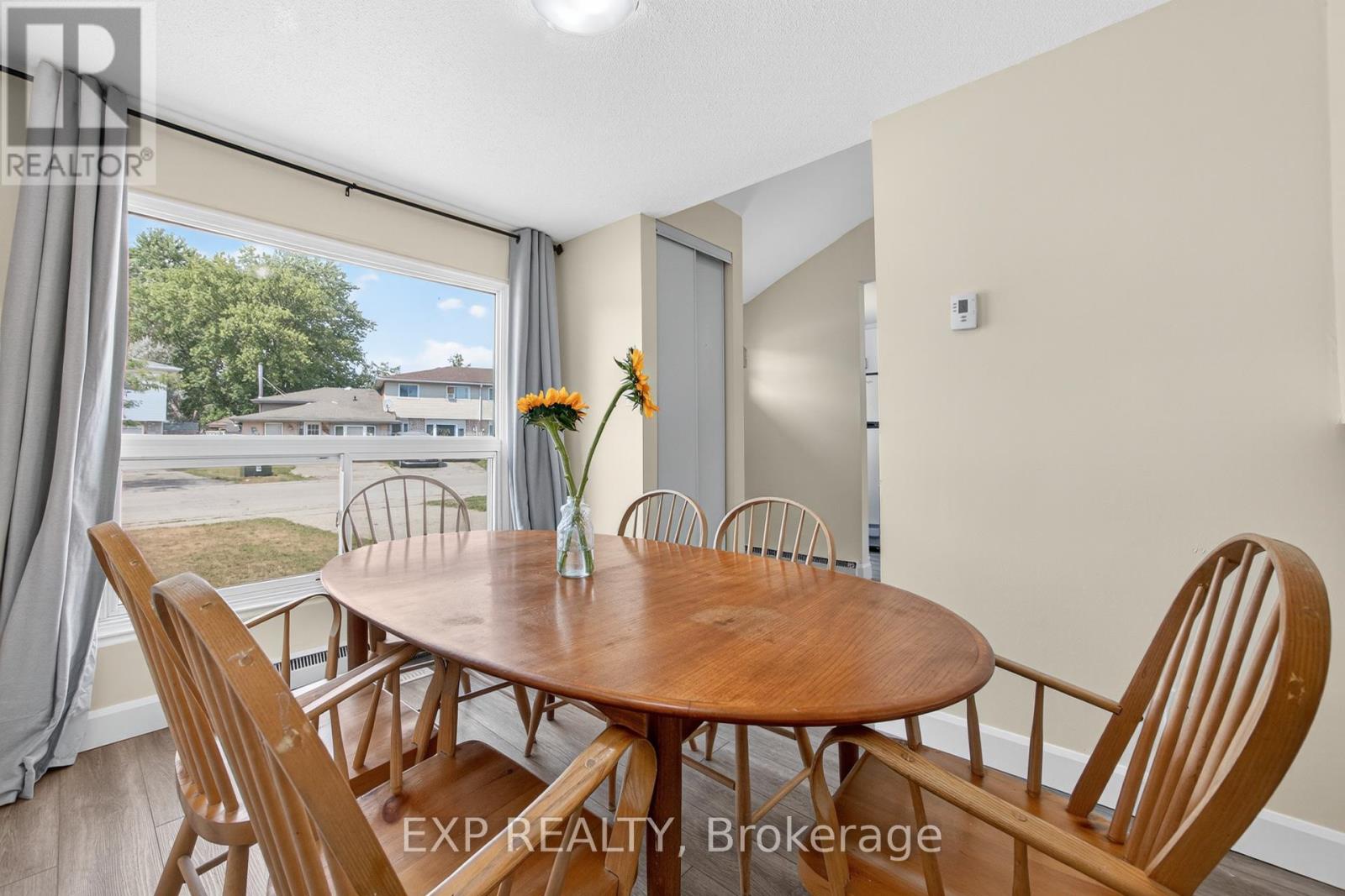 720 Parkview Crescent, Cambridge, Ontario  N3H 4X9 - Photo 12 - X12369404