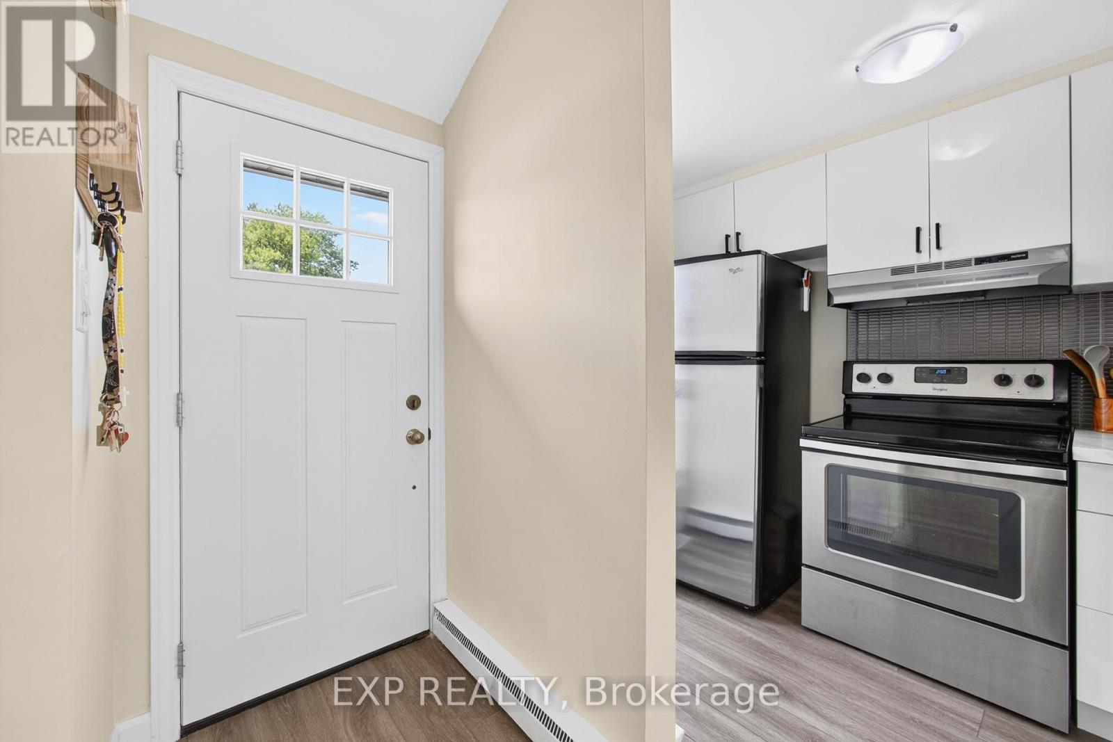 Property at 720 PARKVIEW CRESCENT image 3