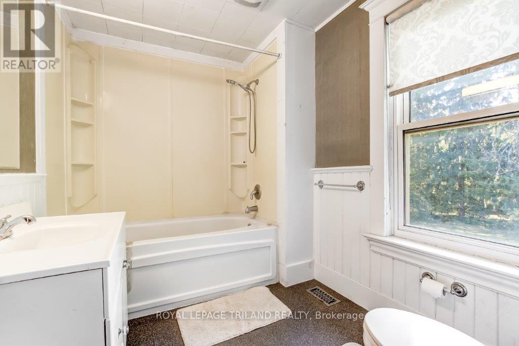 286 King Street S, Thames Centre, Ontario  N0M 2P0 - Photo 26 - X12318475