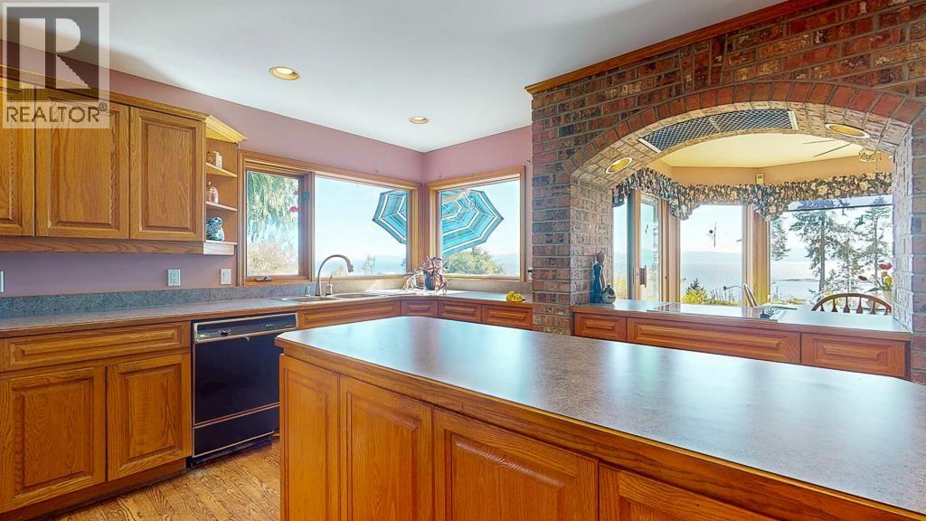 8161 Redrooffs Road, Halfmoon Bay, British Columbia  V7Z 1A7 - Photo 12 - R2991456