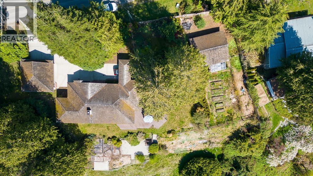 8161 Redrooffs Road, Halfmoon Bay, British Columbia  V7Z 1A7 - Photo 8 - R2991456