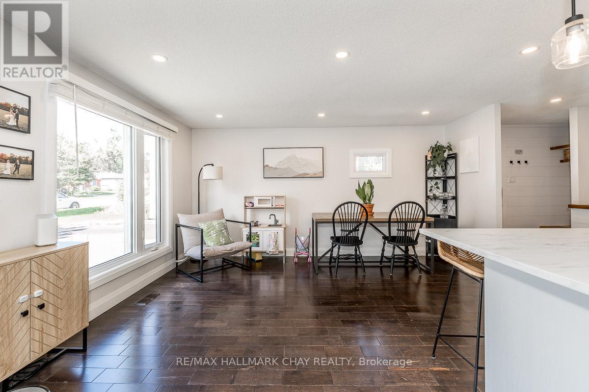 29 Shaw Crescent, Barrie (Letitia Heights), Ontario  L4N 4Z3 - Photo 9 - S12379298