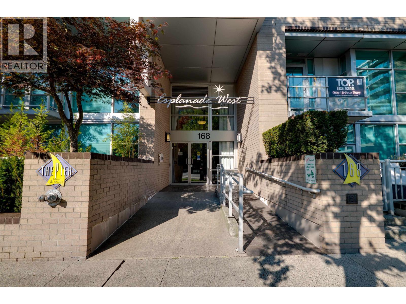 508 168 E Esplanade, North Vancouver, British Columbia  V7L 4X8 - Photo 2 - R3042924