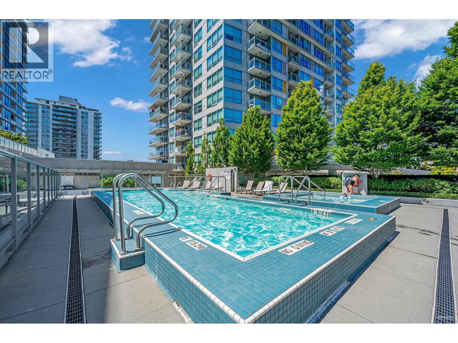 2101 125 E 14TH STREET, North Vancouver, British Columbia