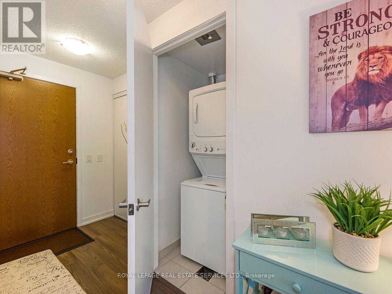 1807 - 2560 Eglinton Avenue W, Mississauga, Ontario  L5M 0Y3 - Photo 5 - W12379286