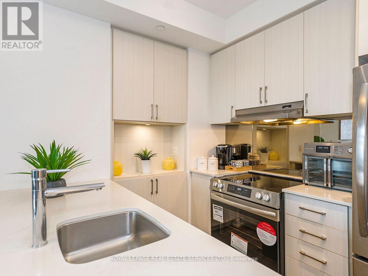 1807 - 2560 Eglinton Avenue W, Mississauga, Ontario  L5M 0Y3 - Photo 7 - W12379286