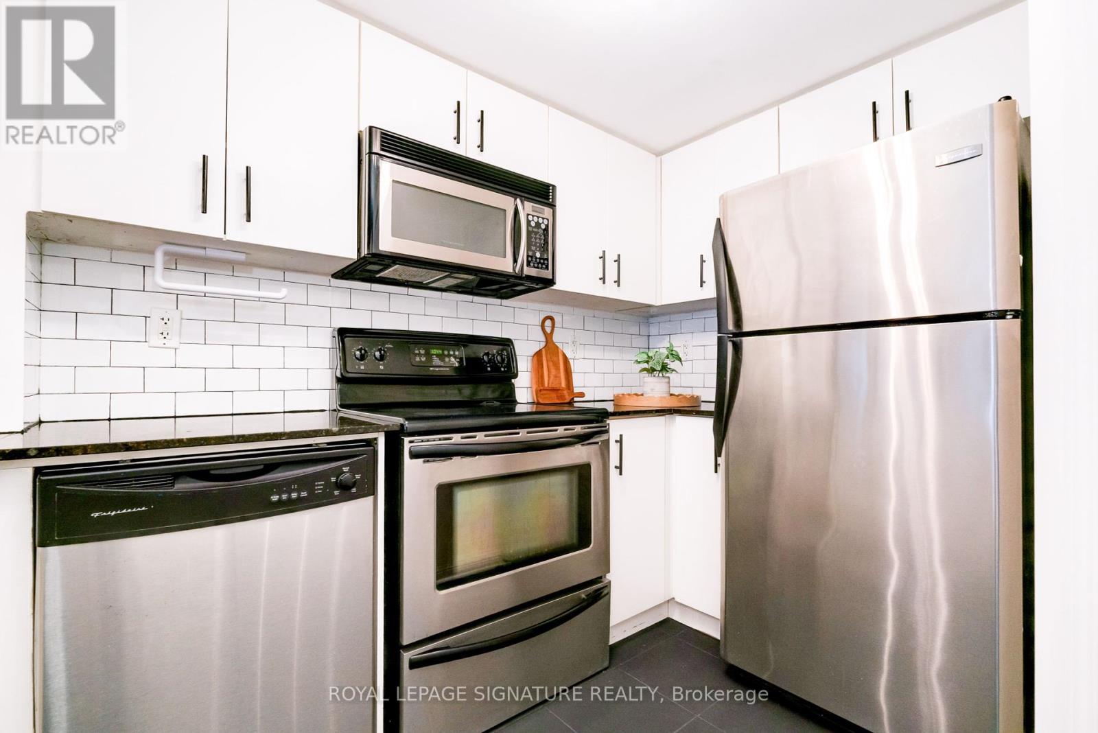 1602 - 28 Laidlaw Street, Toronto, Ontario  M6K 1X2 - Photo 10 - W12379292