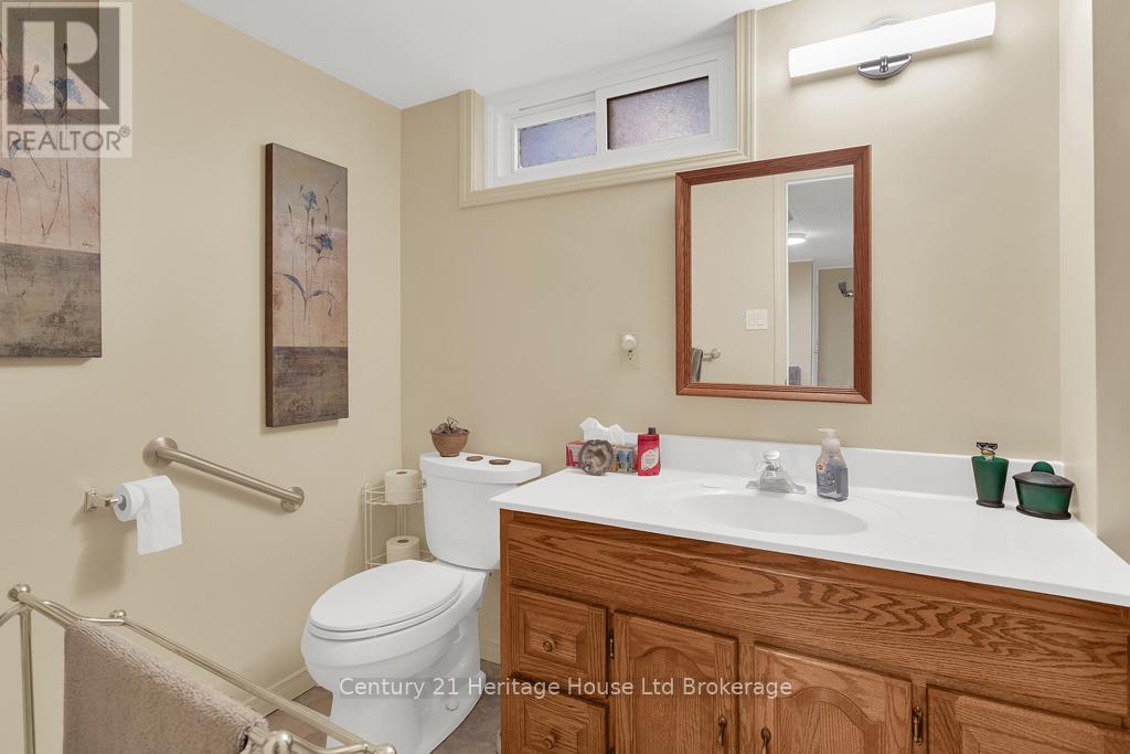 84 Denrich Avenue, Tillsonburg, Ontario  N4G 4X7 - Photo 15 - X12379343
