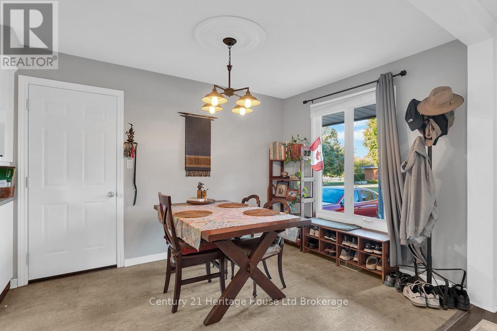 84 Denrich Avenue, Tillsonburg, Ontario  N4G 4X7 - Photo 5 - X12379343