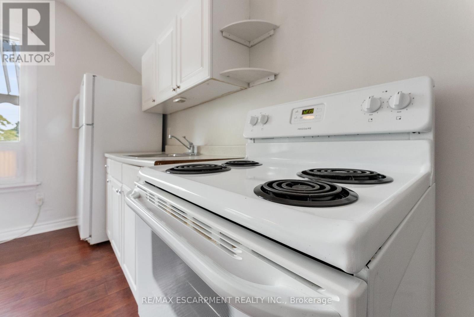 208 East Avenue N, Hamilton, Ontario  L8L 5J3 - Photo 16 - X12379283