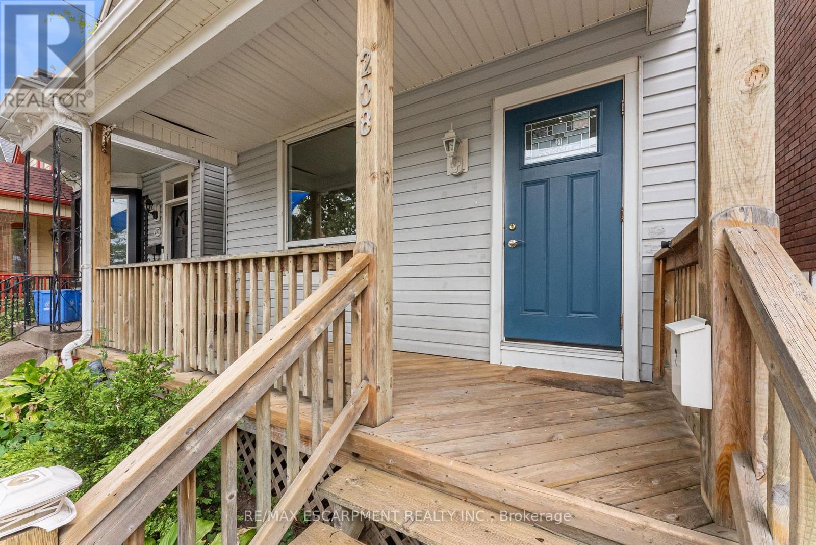 208 East Avenue N, Hamilton, Ontario  L8L 5J3 - Photo 3 - X12379283