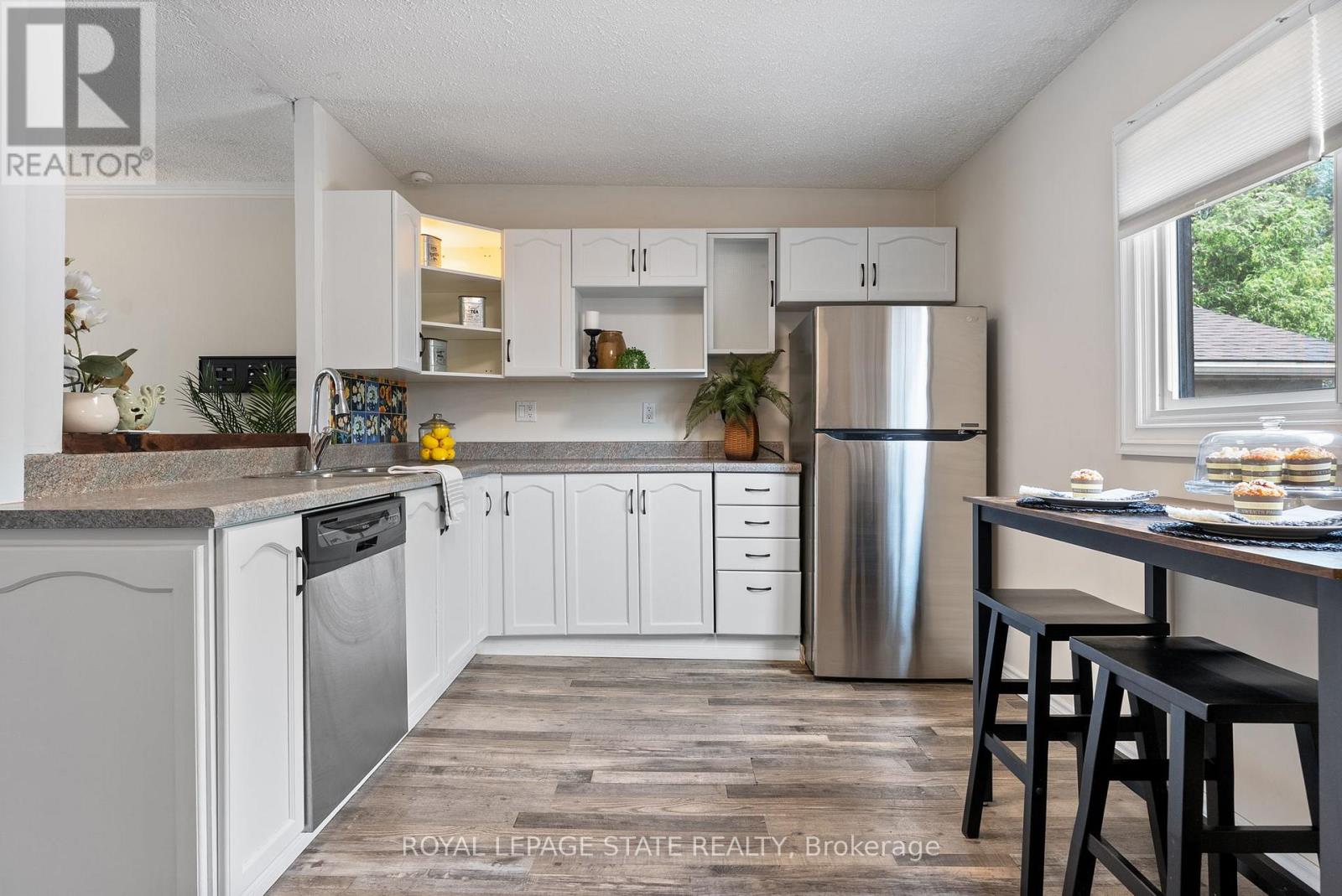 544 Mary Street, Hamilton, Ontario  L8L 4X7 - Photo 10 - X12379297