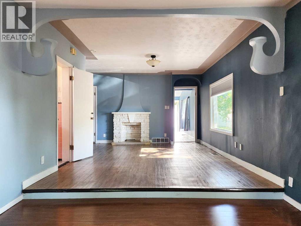 Property at 611 9 Avenue N image 5
