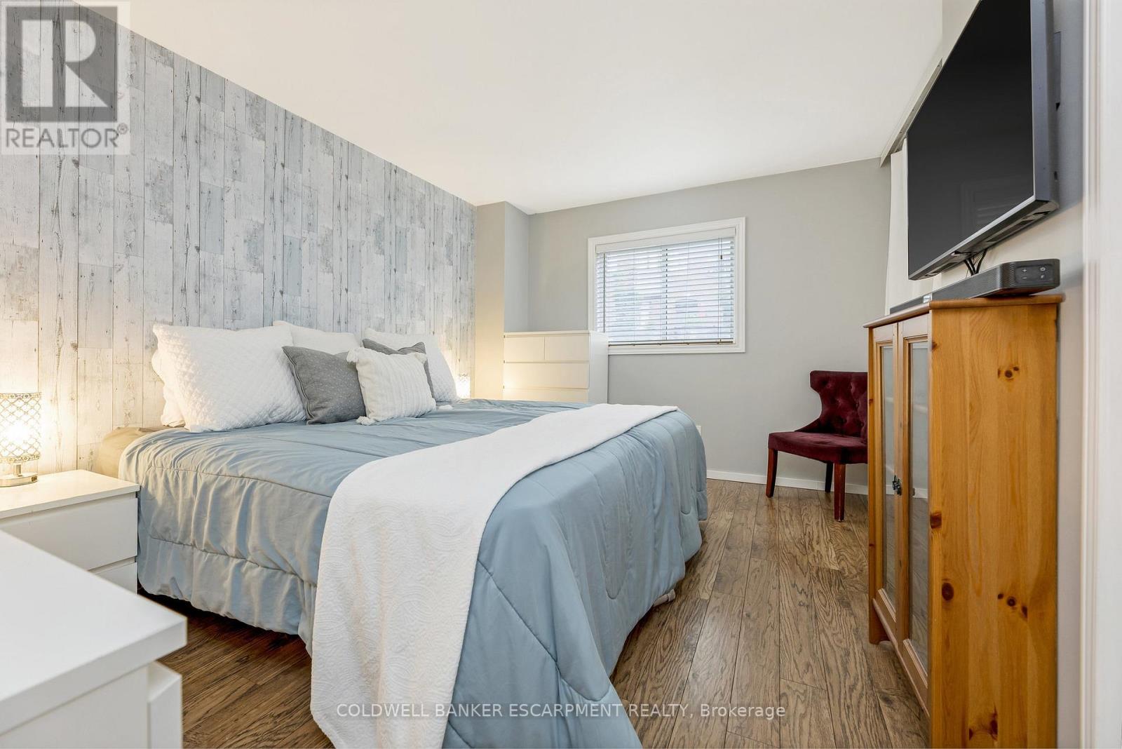 22 Stewart Maclaren Road, Halton Hills, Ontario  L7G 5L8 - Photo 14 - W12379345