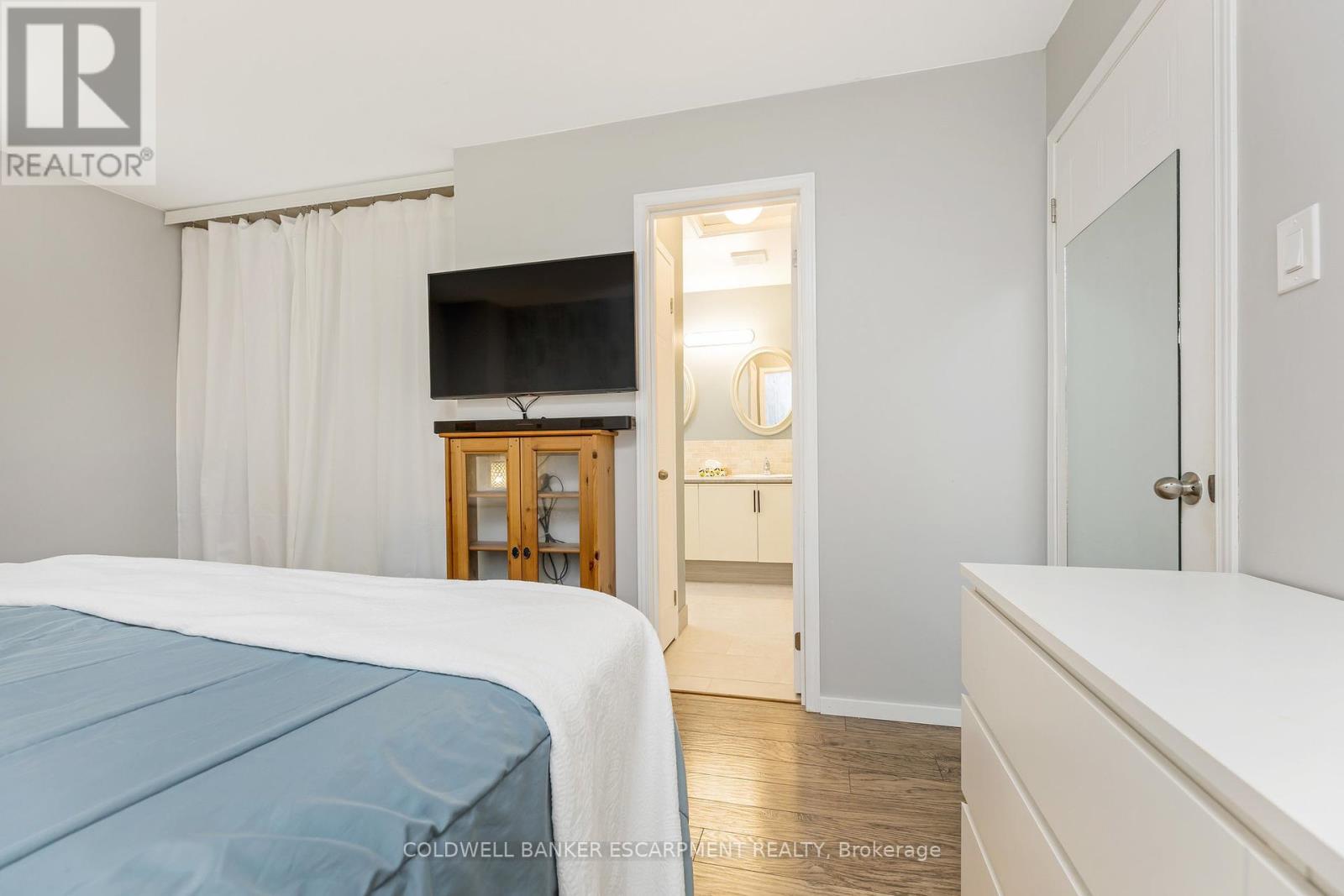 22 Stewart Maclaren Road, Halton Hills, Ontario  L7G 5L8 - Photo 15 - W12379345