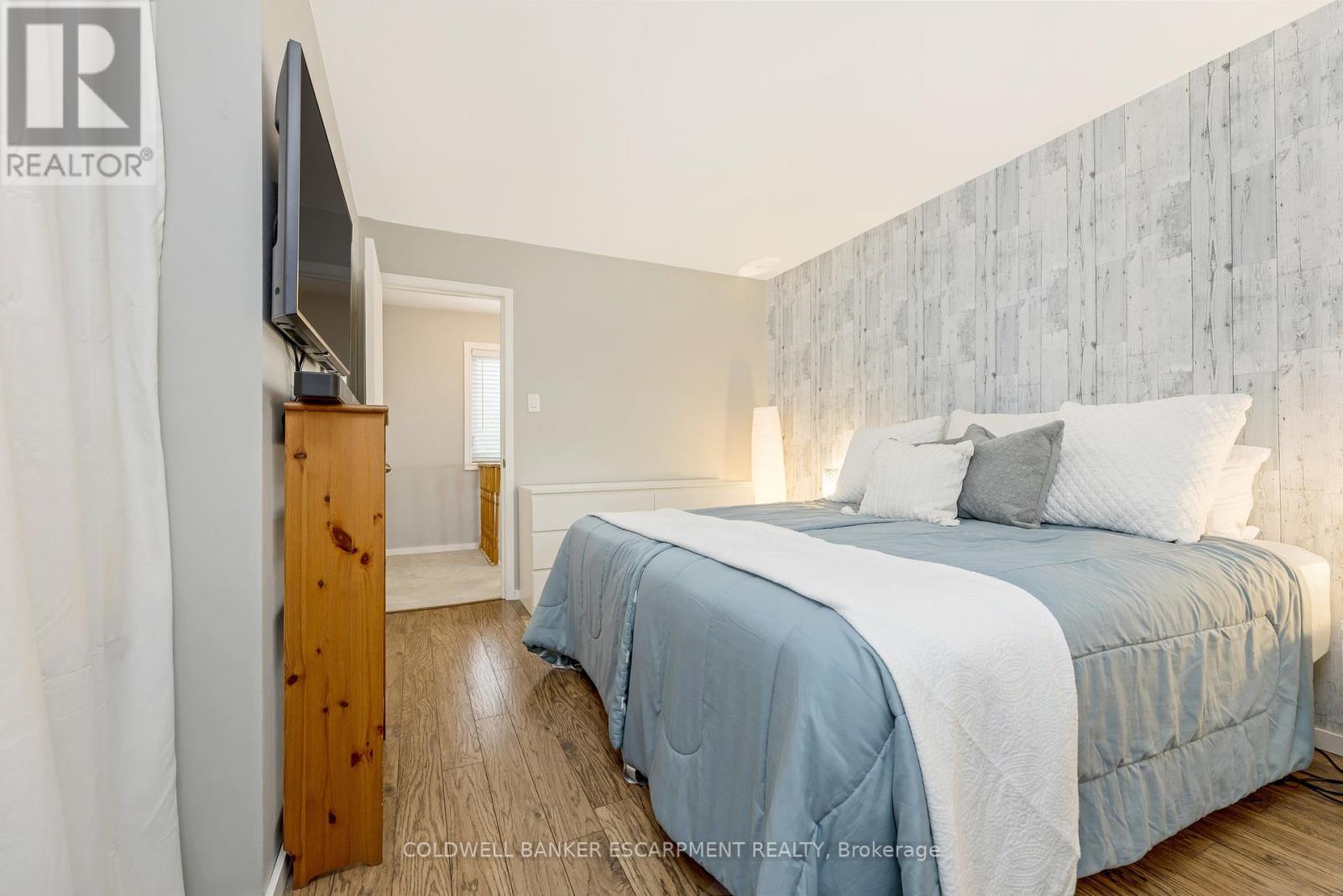 22 Stewart Maclaren Road, Halton Hills, Ontario  L7G 5L8 - Photo 16 - W12379345