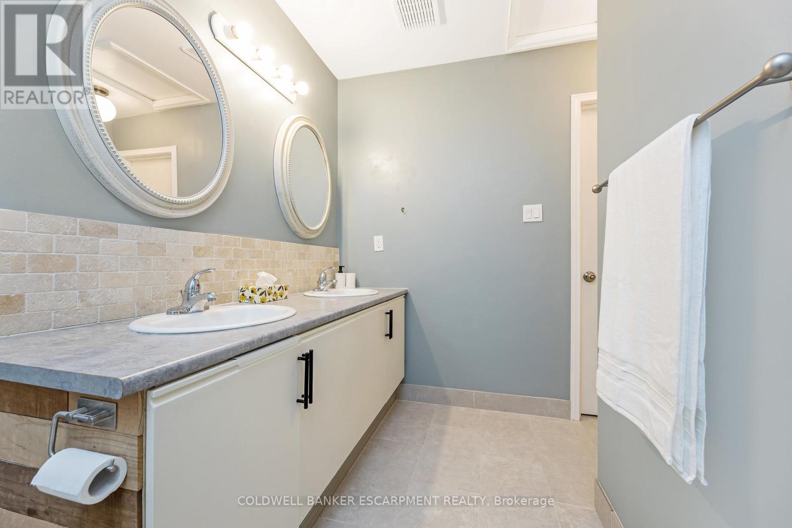 22 Stewart Maclaren Road, Halton Hills, Ontario  L7G 5L8 - Photo 17 - W12379345