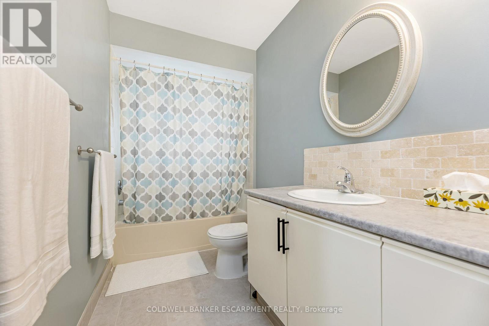 22 Stewart Maclaren Road, Halton Hills, Ontario  L7G 5L8 - Photo 18 - W12379345