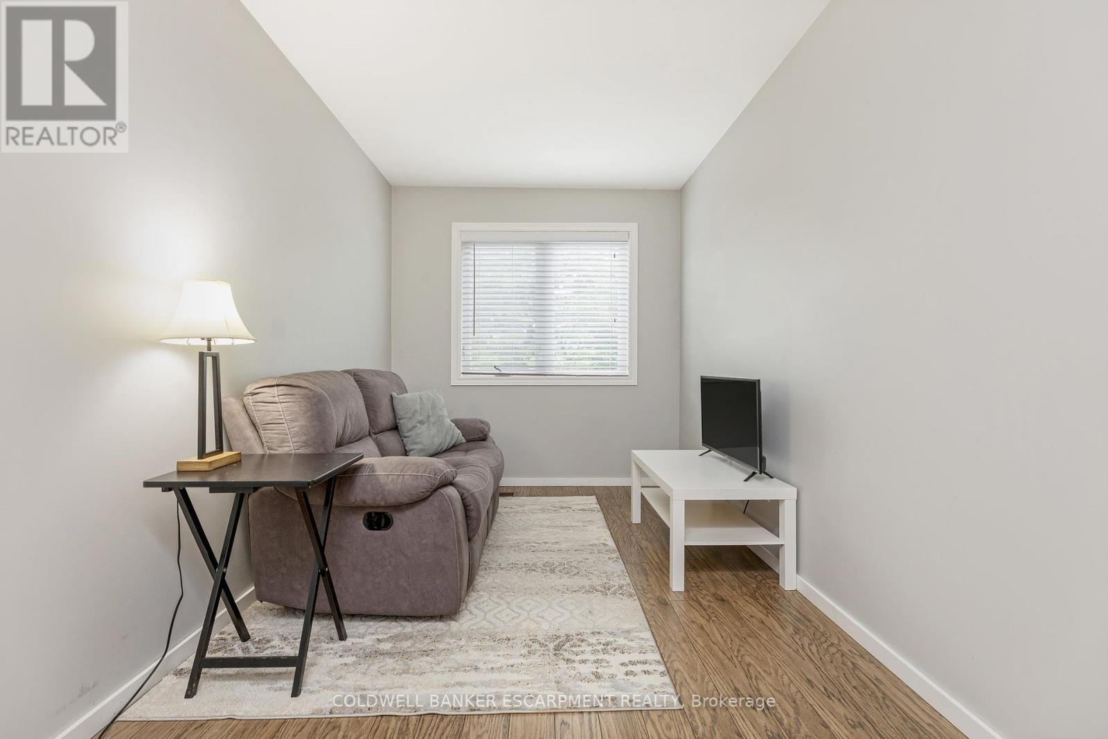 22 Stewart Maclaren Road, Halton Hills, Ontario  L7G 5L8 - Photo 19 - W12379345