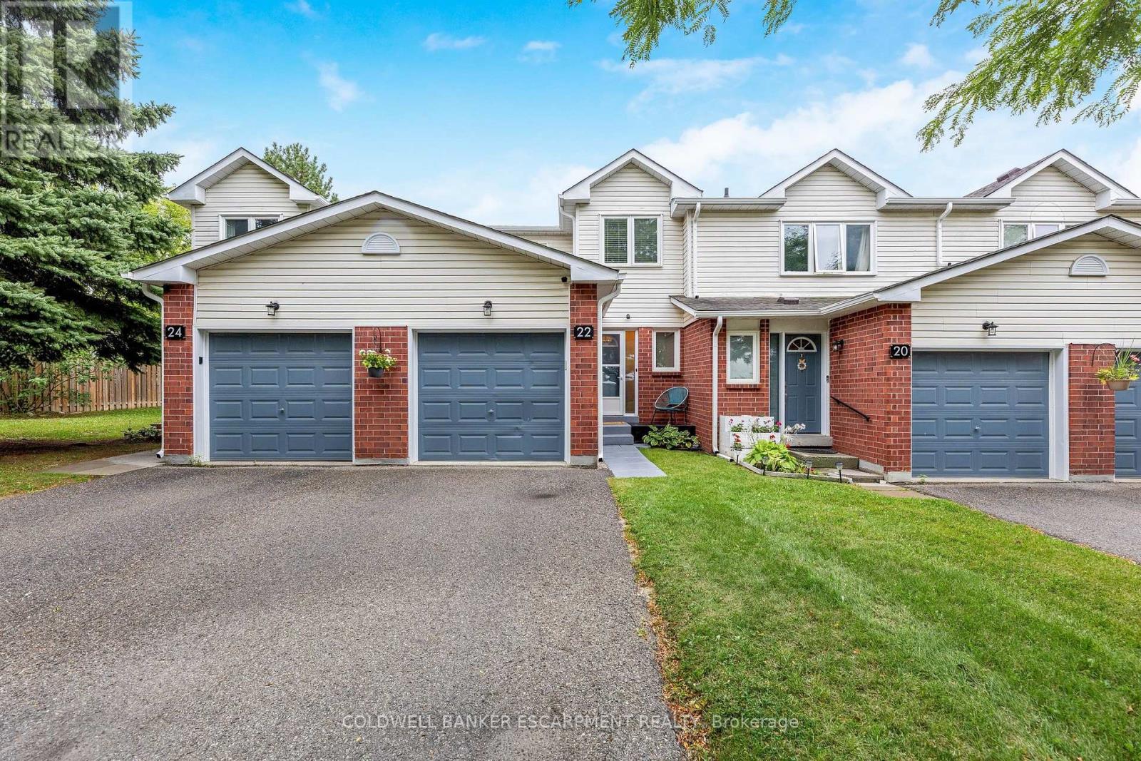 22 Stewart Maclaren Road, Halton Hills, Ontario  L7G 5L8 - Photo 2 - W12379345