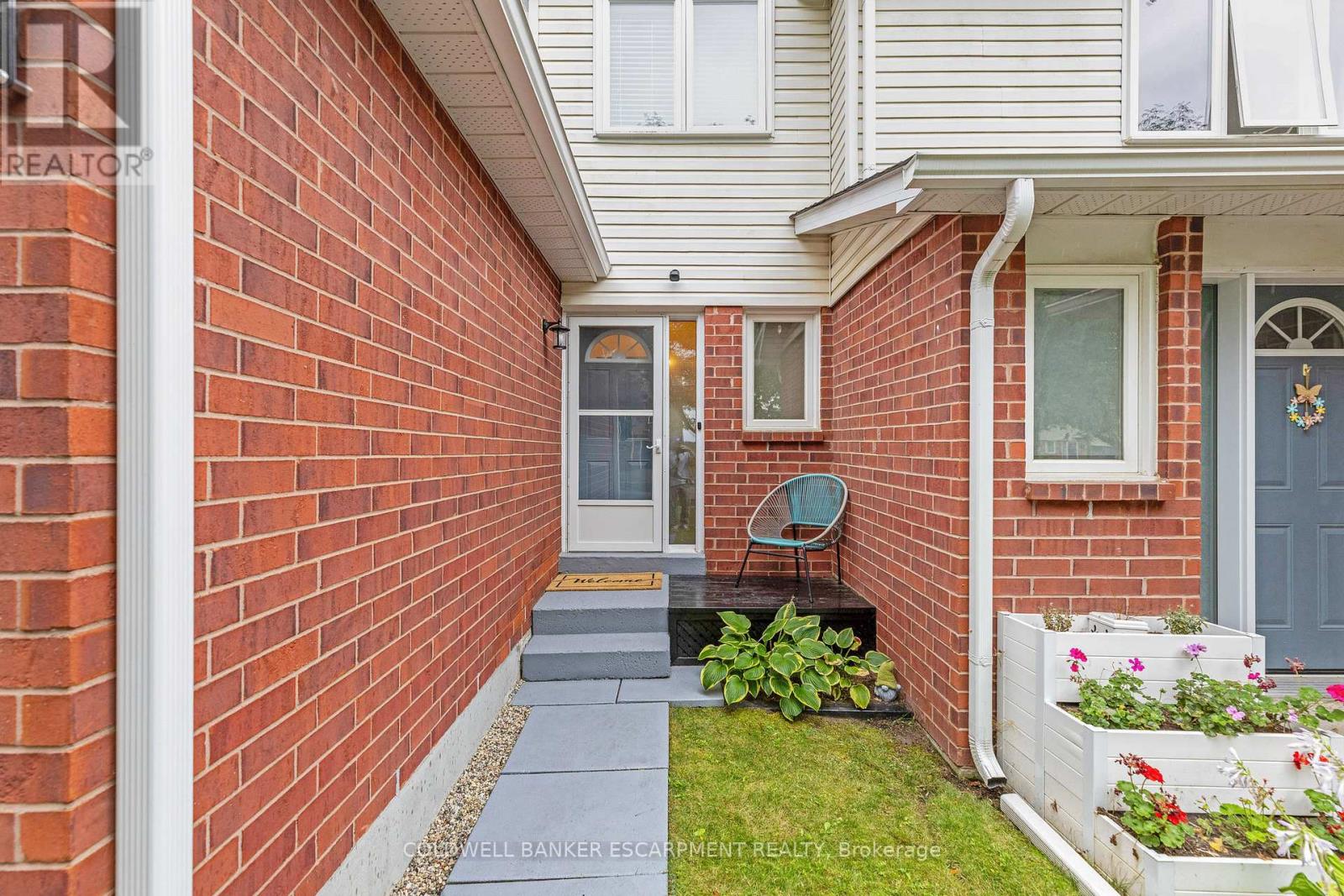 22 Stewart Maclaren Road, Halton Hills, Ontario  L7G 5L8 - Photo 4 - W12379345