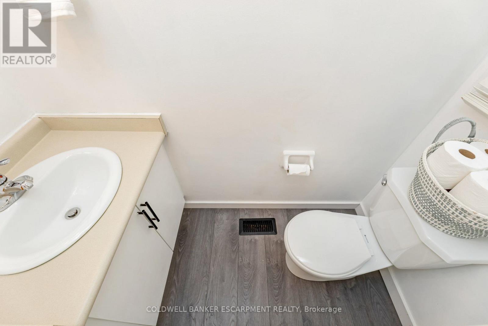 22 Stewart Maclaren Road, Halton Hills, Ontario  L7G 5L8 - Photo 6 - W12379345