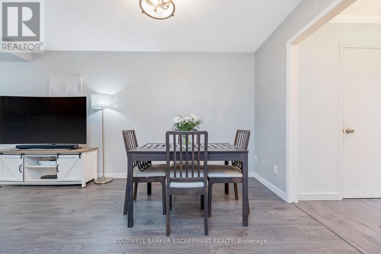 22 Stewart Maclaren Road, Halton Hills, Ontario  L7G 5L8 - Photo 7 - W12379345