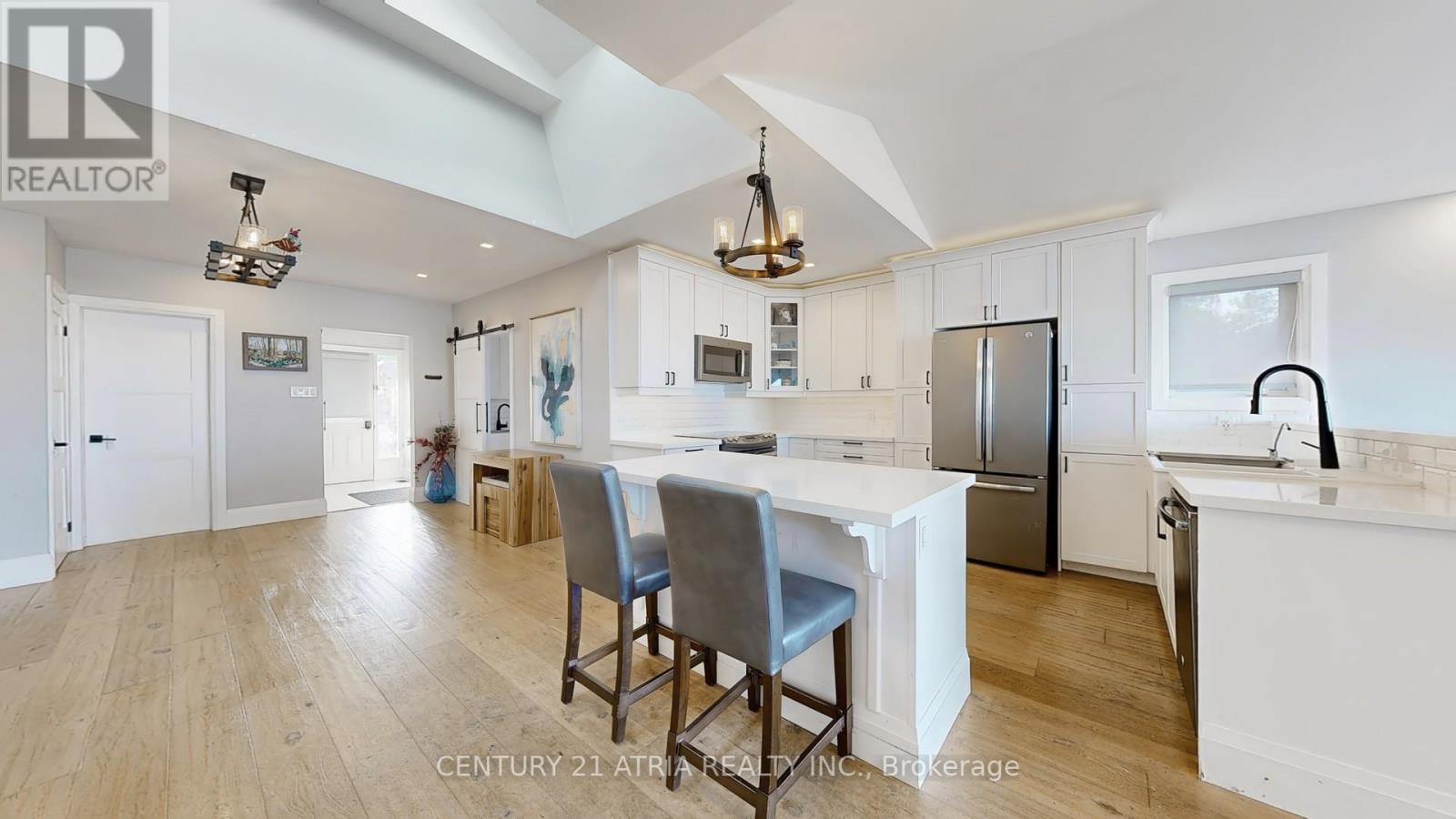 901 Adams Road, Innisfil, Ontario  L9S 4C9 - Photo 8 - N12369392
